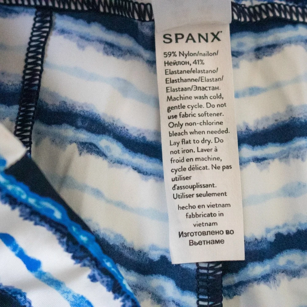 SPANX Blue Striped Sunshine Shorts UPF 50 Pull On Stretch Size M - Picture 3 of 8